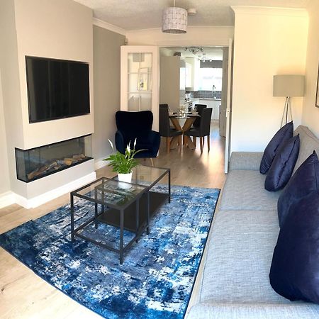 3 Bedroom - 2 Bathroom Townhouse In Corstorphine Near Murrayfield Stadium - Direct Bus To Edinburgh City Centre In 20 Minutes - Two Private Parking Spaces - Private Sunny Garden - Recently Refurbished Bagian luar foto