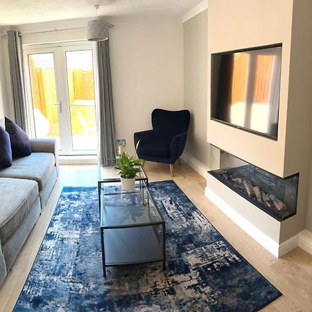 3 Bedroom - 2 Bathroom Townhouse In Corstorphine Near Murrayfield Stadium - Direct Bus To Edinburgh City Centre In 20 Minutes - Two Private Parking Spaces - Private Sunny Garden - Recently Refurbished Bagian luar foto