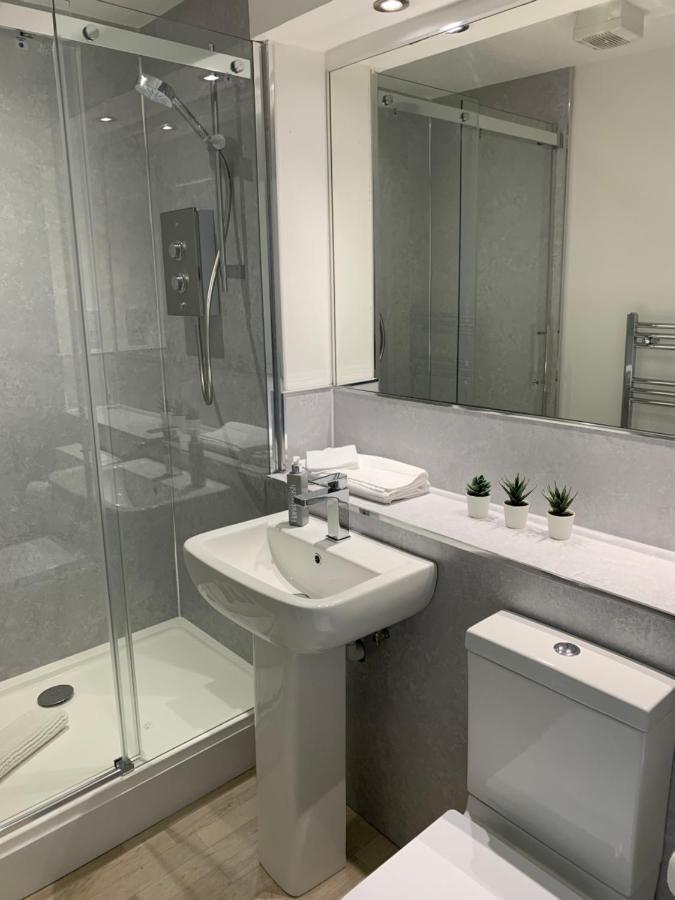 3 Bedroom - 2 Bathroom Townhouse In Corstorphine Near Murrayfield Stadium - Direct Bus To Edinburgh City Centre In 20 Minutes - Two Private Parking Spaces - Private Sunny Garden - Recently Refurbished Bagian luar foto