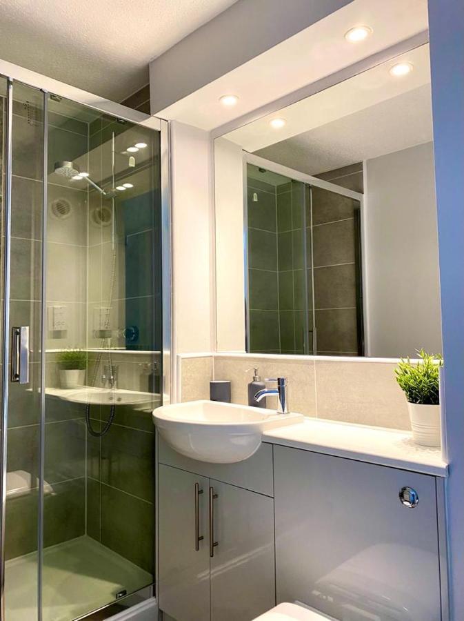 3 Bedroom - 2 Bathroom Townhouse In Corstorphine Near Murrayfield Stadium - Direct Bus To Edinburgh City Centre In 20 Minutes - Two Private Parking Spaces - Private Sunny Garden - Recently Refurbished Bagian luar foto