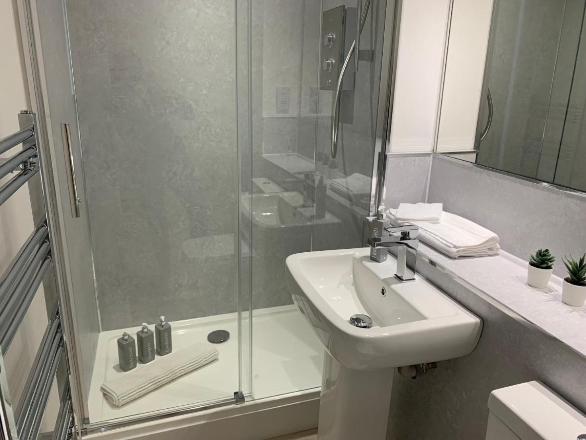 3 Bedroom - 2 Bathroom Townhouse In Corstorphine Near Murrayfield Stadium - Direct Bus To Edinburgh City Centre In 20 Minutes - Two Private Parking Spaces - Private Sunny Garden - Recently Refurbished Bagian luar foto