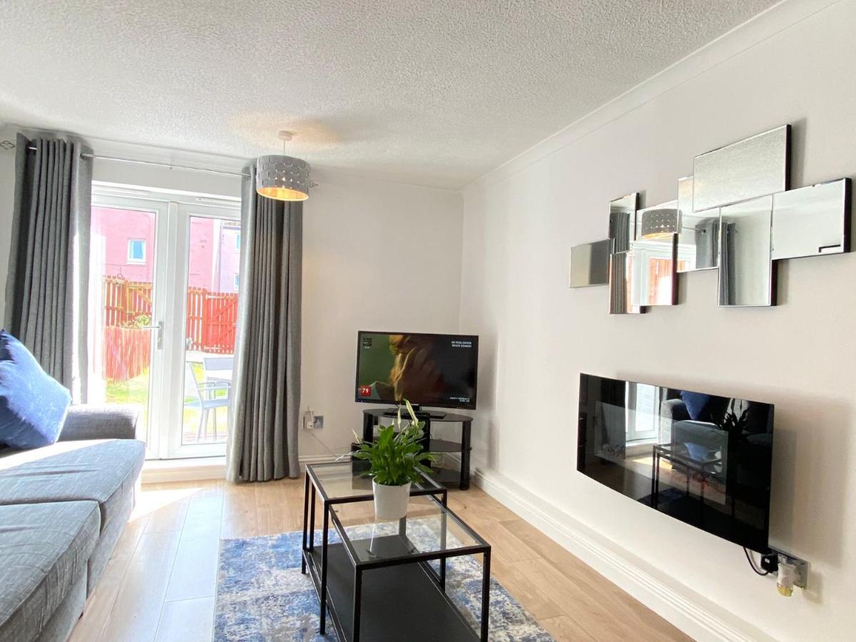 3 Bedroom - 2 Bathroom Townhouse In Corstorphine Near Murrayfield Stadium - Direct Bus To Edinburgh City Centre In 20 Minutes - Two Private Parking Spaces - Private Sunny Garden - Recently Refurbished Bagian luar foto