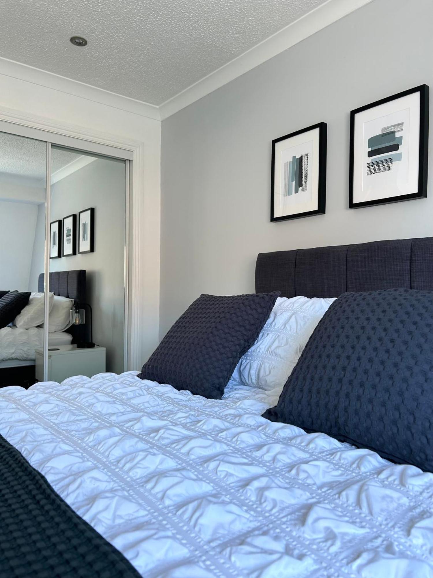 3 Bedroom - 2 Bathroom Townhouse In Corstorphine Near Murrayfield Stadium - Direct Bus To Edinburgh City Centre In 20 Minutes - Two Private Parking Spaces - Private Sunny Garden - Recently Refurbished Bagian luar foto